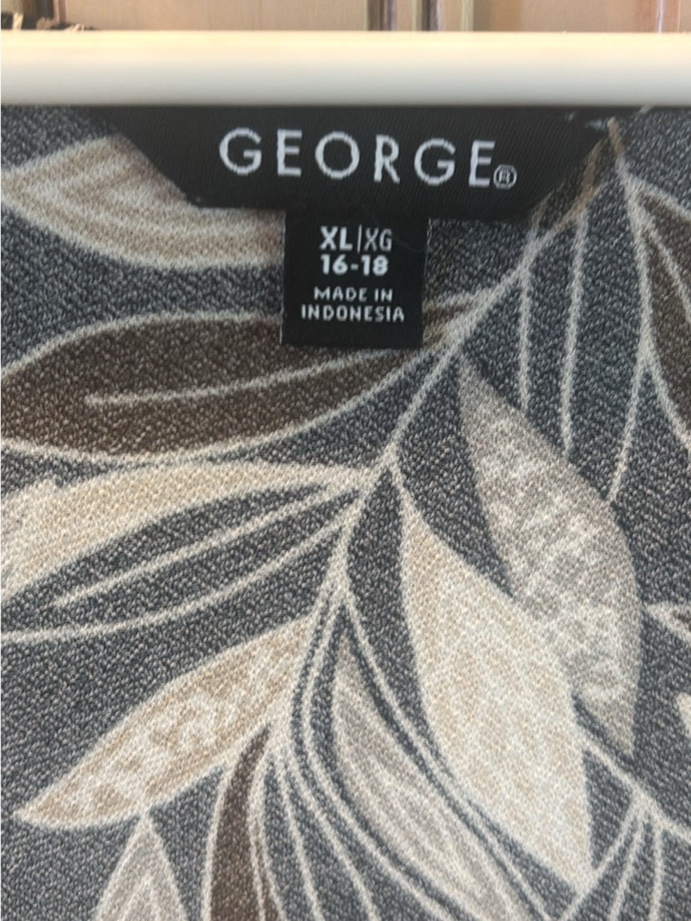 George Black Sleeveless Leaf-Print Maxi Dress - Picture 2 of 3